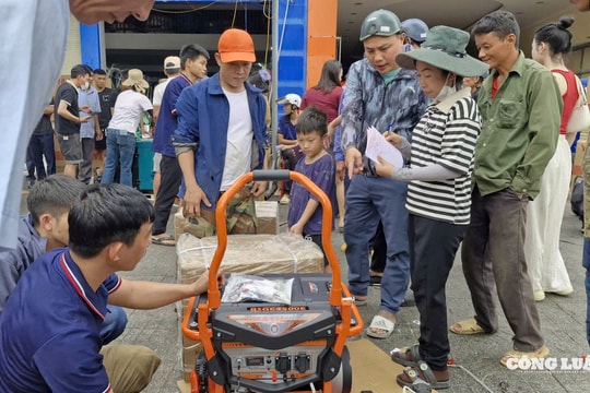 Nghệ An: Người dân 'đổ xô' đi mua máy phát điện