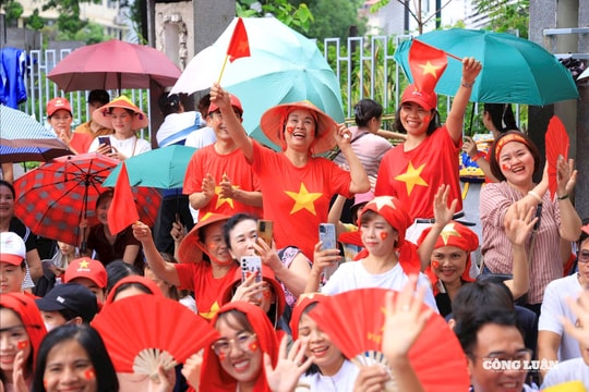 Tặng 100.000 đồng/người cho toàn dân ăn Tết Độc lập