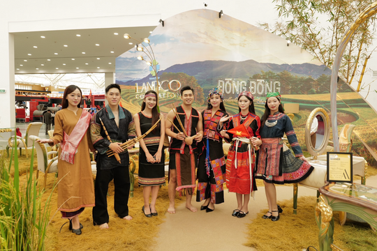 Độc đáo bộ sưu tập nội thất 'Đòng Đòng' tại Triển lãm thành tựu đất nước