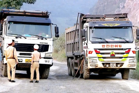 Công an Quảng Ninh tăng cường kiểm soát, xử lý nghiêm xe vận tải không an toàn