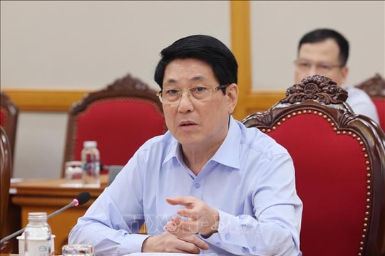 Bộ Chính trị cho ý kiến hoàn thiện văn kiện, nhân sự Đại hội Đảng bộ Cao Bằng và Huế