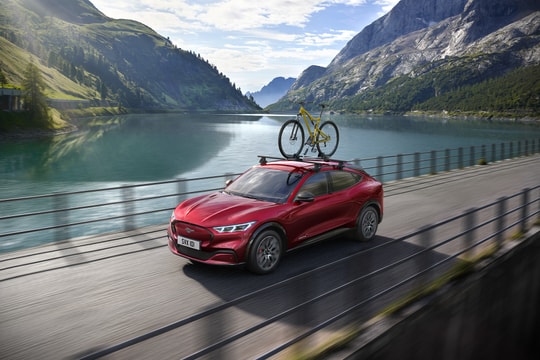 Mustang Mach-E bán tại Việt Nam: Khi biểu tượng sắm vai dẫn đường