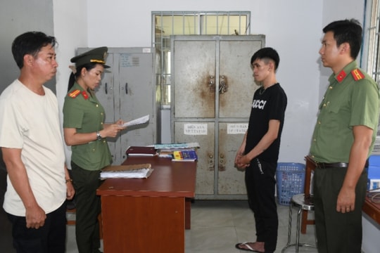 Khởi tố đối tượng mang súng đi giải quyết mâu thuẫn tại quán nhậu