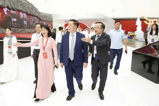 Ấn tượng không gian triển lãm “Thành phố Hồ Chí Minh - Tầm vóc thời đại, kiến tạo tương lai”