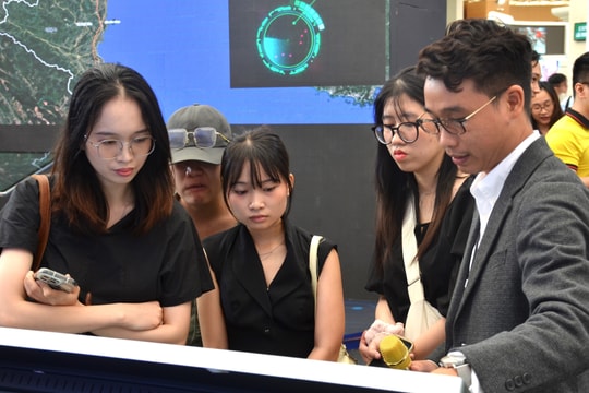 Robot, dữ liệu và cô giáo AI: Giải pháp đổi mới giáo dục Việt Nam