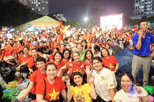 Niềm vui, sự tự hào và tình yêu Tổ quốc lan tỏa khắp Quảng trường Ba Đình