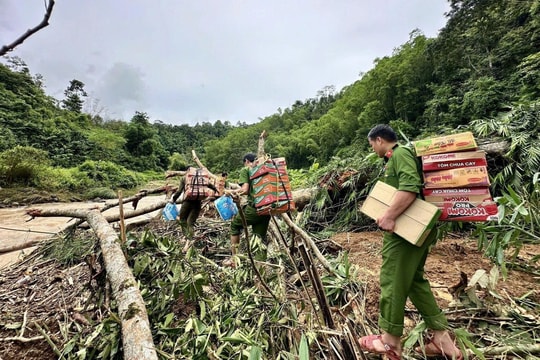 Thanh Hóa: Gần 12.000 ngôi nhà ngập sâu, nhiều xã còn bị cô lập sau mưa lũ