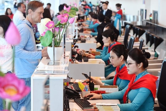 Đáp ứng tốt nhu cầu đi lại của người dân qua đường hàng không dịp lễ 2/9