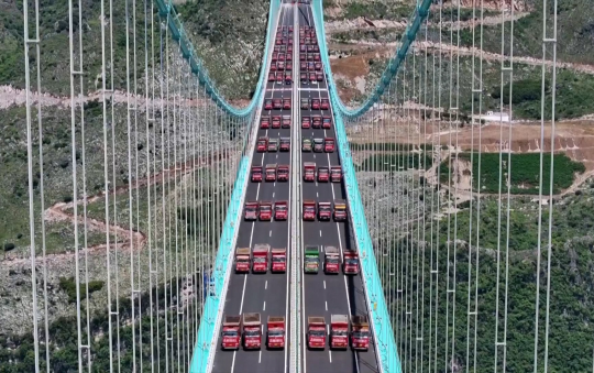 Trung Quốc xây dựng thần tốc, Mỹ loay hoay giữa rừng thủ tục