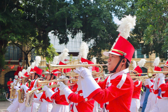 Màn trình diễn giàu cảm xúc của Đoàn nhạc kèn Võ Thành Trang tại Tượng đài vua Lý Thái Tổ
