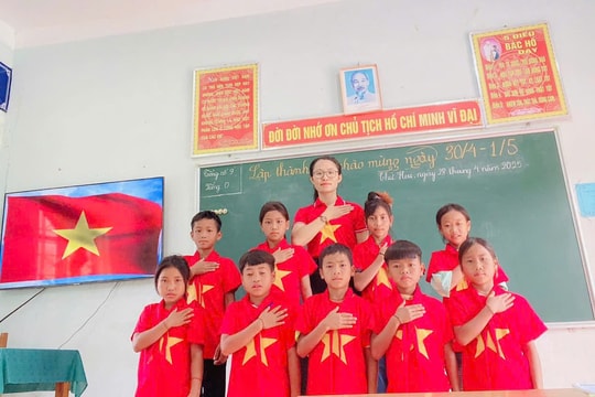 Cô giáo gieo chữ nơi đại ngàn: 'Nếu tôi không ở đây, những đứa trẻ sẽ ra sao?'