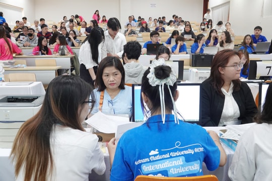 Phân ngành không như nguyện vọng, sinh viên trường Quốc gia đồng loạt rút hồ sơ