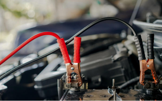 Bạn nên để xe chạy bao lâu sau khi kích ắc quy?