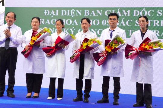 Bác sĩ trẻ vừa cầm giấy phép hành nghề đã có chung một lựa chọn đặc biệt
