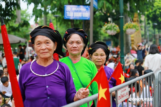 Trước thềm Tết độc lập: “Không khí nóng từ nhà ra phố”