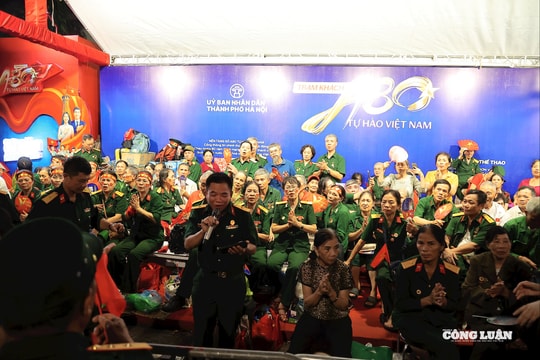 Các cựu chiến binh xúc động khi trở về Thủ đô dự diễu binh kỷ niệm 80 năm Quốc khánh