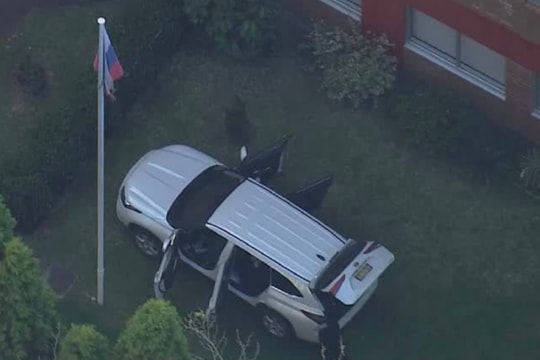 Người đàn ông bị bắt sau khi đâm xe vào Lãnh sự quán Nga ở Úc