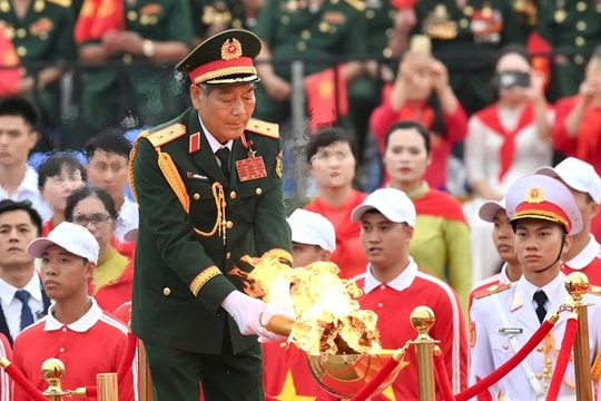 Người anh hùng giữ trời xanh Tổ quốc và sứ mệnh thắp lửa truyền thống tại Lễ kỷ niệm 80 năm Quốc khánh 2/9