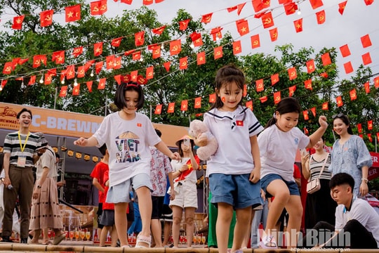 Ninh Bình đón hơn 400 nghìn lượt khách trong dịp nghỉ lễ Quốc khánh