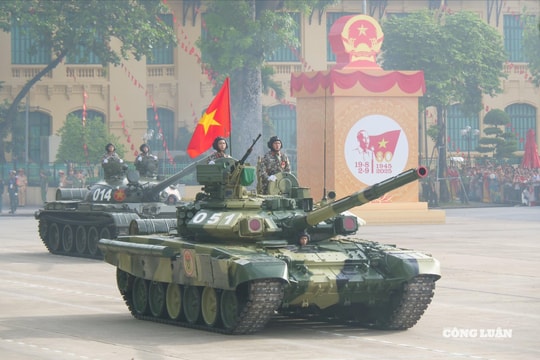 Mãn nhãn màn phô diễn uy lực của những ‘cỗ máy thép’ tại Quảng trường Ba Đình