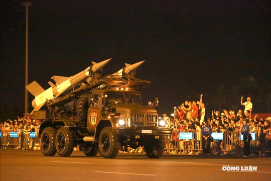 'Hơi thở' hùng tráng từ những đoàn xe pháo tiến vào Quảng trường Ba Đình