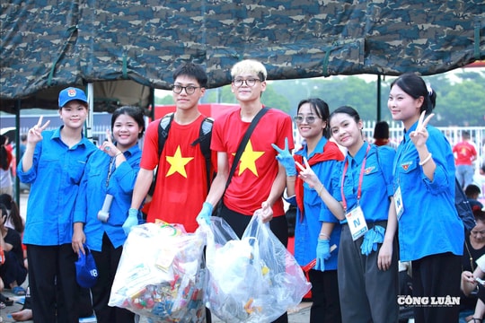 Ấn tượng màu áo xanh tuổi trẻ trong dịp kỷ niệm 80 năm Quốc khánh