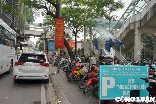 Di dời ngay bãi xe ra khỏi phạm vi bảo vệ kết cấu hạ tầng đường bộ