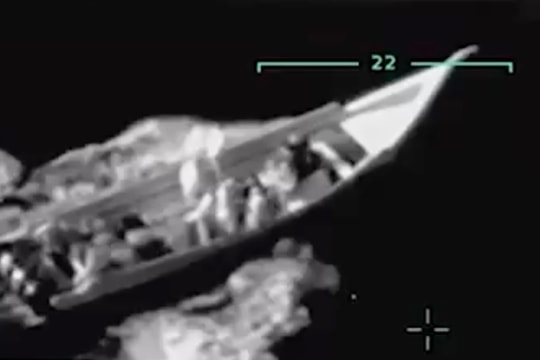 Video Mỹ tấn công tàu xuất phát từ Venezuela, 11 người thiệt mạng