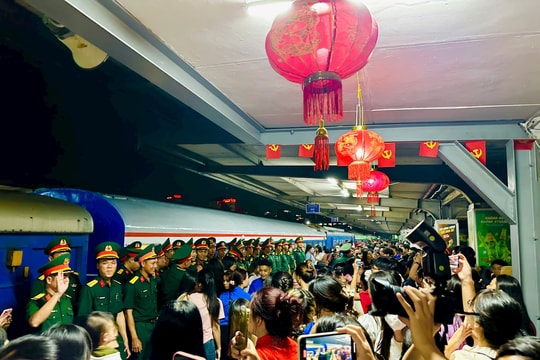 Những cảm xúc nghẹn ngào trong lễ chia tay các khối diễu binh trở về đơn vị sau Đại lễ A80