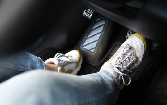 Phanh điện tử là gì và chuyện gì xảy ra nếu nó hỏng khi đang lái?