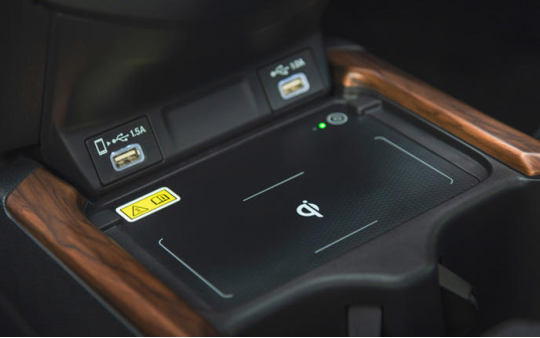 Cổng USB trên ô tô có thể làm nhiều hơn bạn tưởng