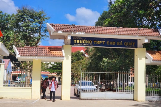 Kỷ luật cảnh cáo nữ hiệu trưởng cho học sinh lớp 12 tự nguyện nghỉ học