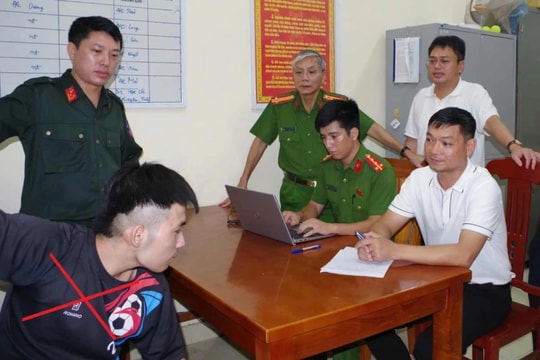 Bắt giữ đối tượng nghiện game đâm bạn trọng thương sau đó dùng dao cố thủ trong nhà