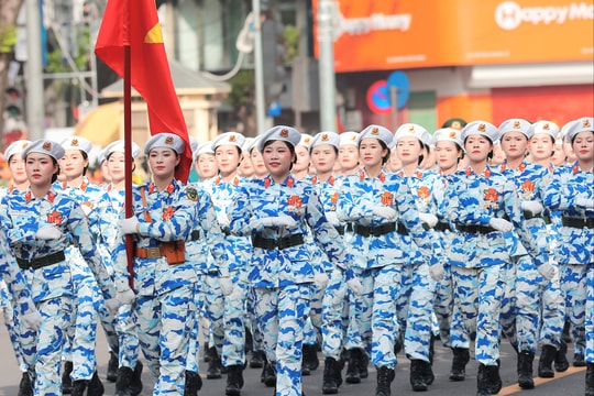 Vì sao cụm từ 'trai tài, gái giỏi' tại lễ A80 gây sốt mạng xã hội?