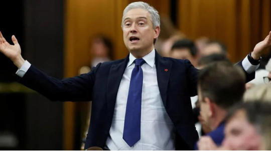 Canada cùng EU và Anh hạ trần giá dầu Nga