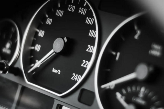 Chạy càng nhanh, xe càng tốn nhiên liệu?