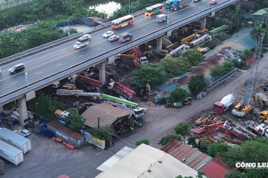 Ngổn ngang những bãi xe 'tự phát' đe dọa an toàn cầu Thăng Long
