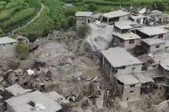 Ba trận động đất liên tiếp ở Afghanistan, hơn 2.200 người thiệt mạng