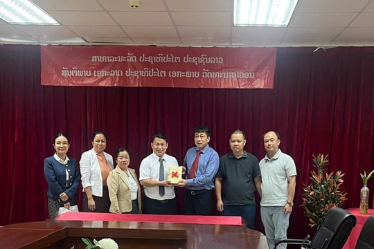 Nhà xuất bản Giáo dục Việt Nam đến thăm và làm việc với Nhà xuất bản và Phát hành Sách Quốc gia Lào