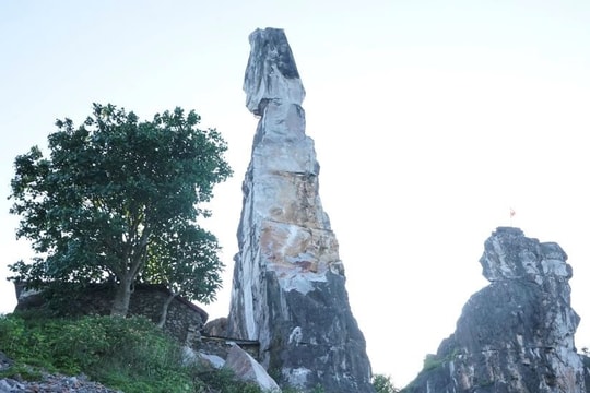 Hòn Vọng Phu Thanh Hóa: Tình yêu bất tử và nỗi chờ mong hóa thành vách đá