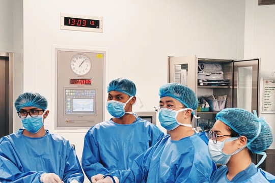 Hai bệnh nhân thoát khỏi khối u gan khổng lồ nhờ phẫu thuật nội soi thần kỳ