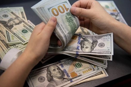 Lừa đổi ngoại tệ, chiếm đoạt 66.000 USD