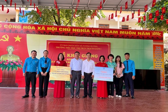 17.000 cuốn sách giáo khoa về miền lũ, tiếp thêm niềm tin cho học sinh Nghệ An bước vào năm học mới