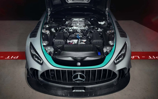 Mercedes-AMG ra mắt xe đua mạnh nhất dành cho khách hàng