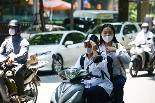 Hà Nội yêu cầu siết chặt quản lý học sinh đi xe đạp điện, xe máy điện