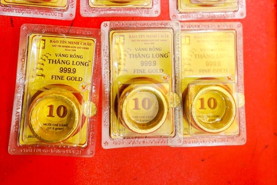Giá vàng hôm nay 30/10/2025: Vàng miếng vọt thêm 3,8 triệu đồng/lượng