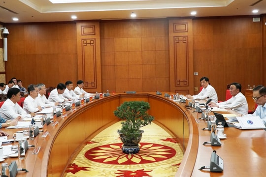 Kết luận của Bộ Chính trị, Ban Bí thư về tiếp tục tăng cường lãnh đạo, chỉ đạo công tác tổ chức đại hội đảng bộ các cấp