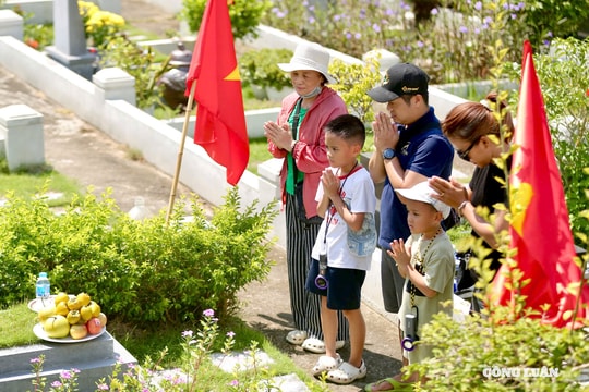 Vu Lan báo hiếu: Con cháu sum vầy tưởng nhớ, tri ân công sinh thành, dưỡng dục của cha mẹ, ông bà, tổ tiên