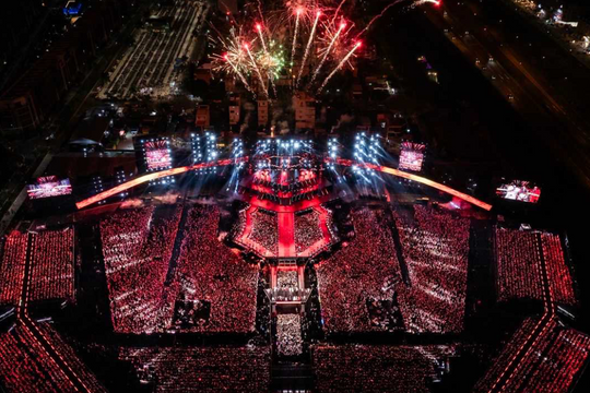 Concert 'Anh trai vượt ngàn chông gai' thu hút hàng chục nghìn khán giả