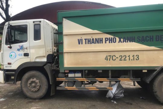 Xe rác vào trường gây tai nạn làm học sinh lớp 6 tử vong: Ai chịu trách nhiệm?